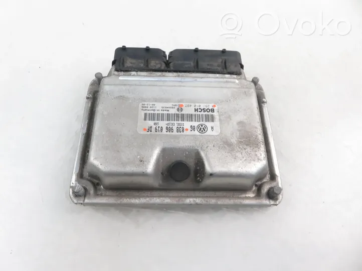 Volkswagen Golf IV Engine control unit/module 0281010497