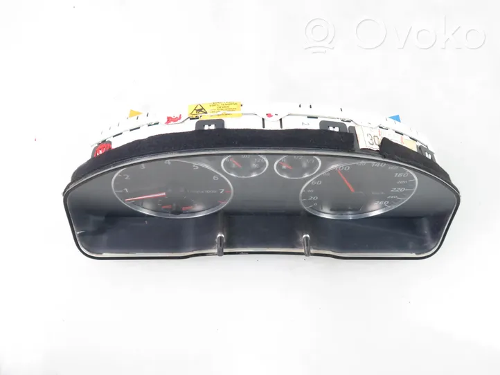 Audi A4 S4 B5 8D Compteur de vitesse tableau de bord 