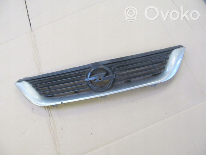 Opel Vectra B Grille calandre supérieure de pare-chocs avant 90505722