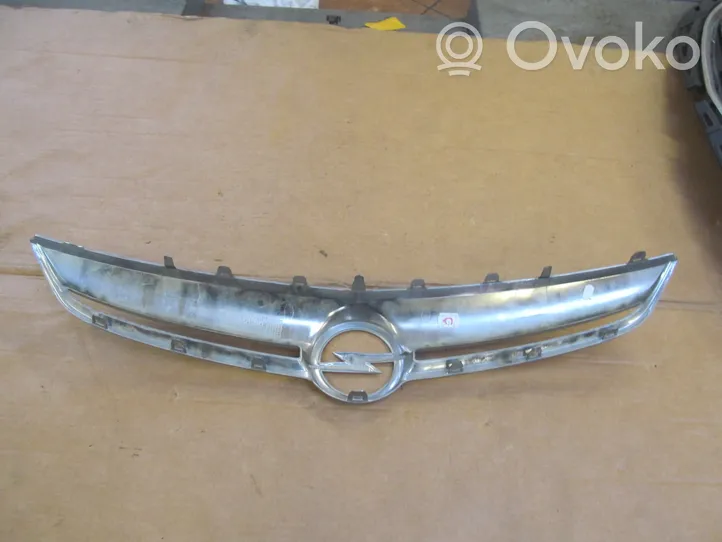 Opel Corsa D Atrapa chłodnicy / Grill 13286001