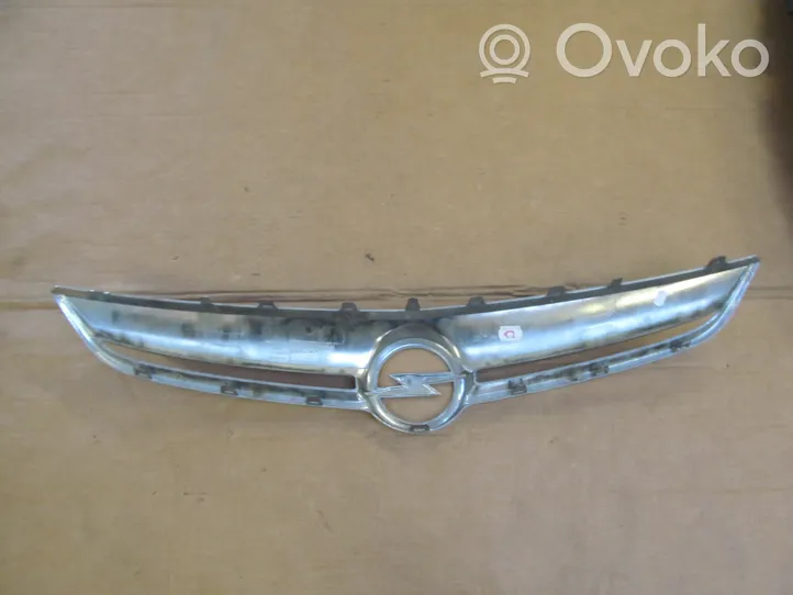 Opel Corsa D Atrapa chłodnicy / Grill 13286001