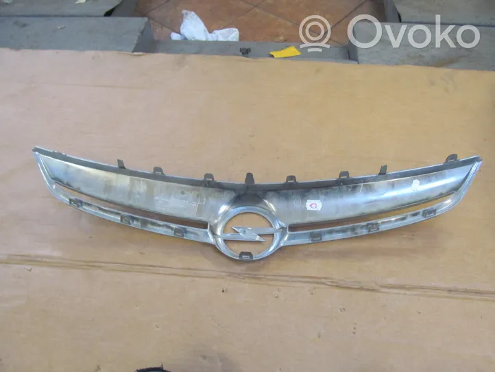 Opel Corsa D Atrapa chłodnicy / Grill 13286001