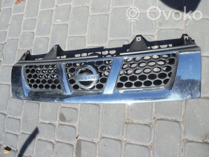 Nissan Navara D22 Grille calandre supérieure de pare-chocs avant 