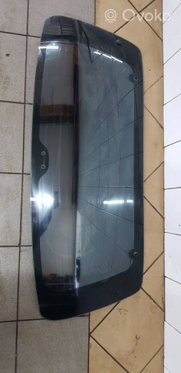 KIA Sorento Открываемое стекло крышки багажника 