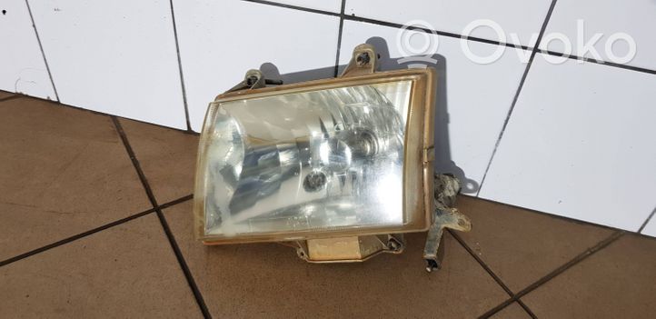 Mazda B2500 Lampa przednia 