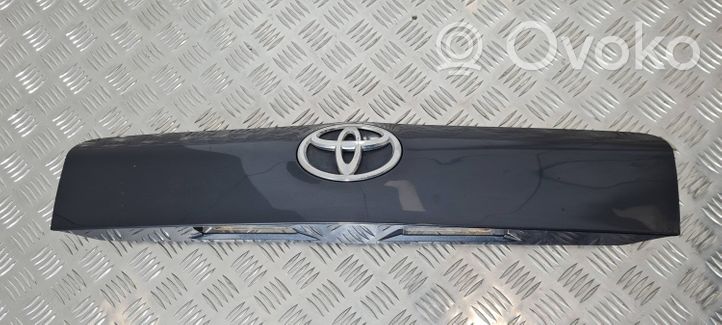 Toyota RAV 4 (XA30) Listwa oświetlenie tylnej tablicy rejestracyjnej 