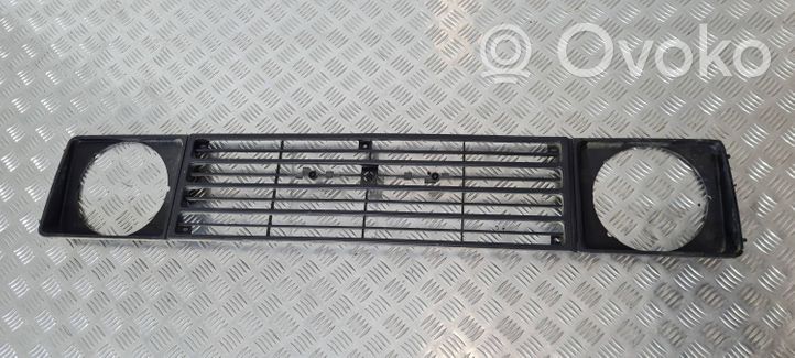 Suzuki SJ 410 Grille calandre supérieure de pare-chocs avant 