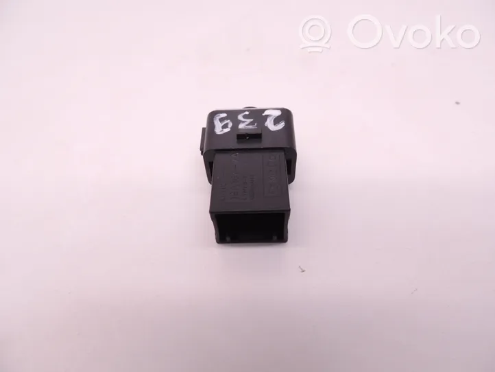 Volvo V40 Câble adaptateur AUX 8M5T19A164VA