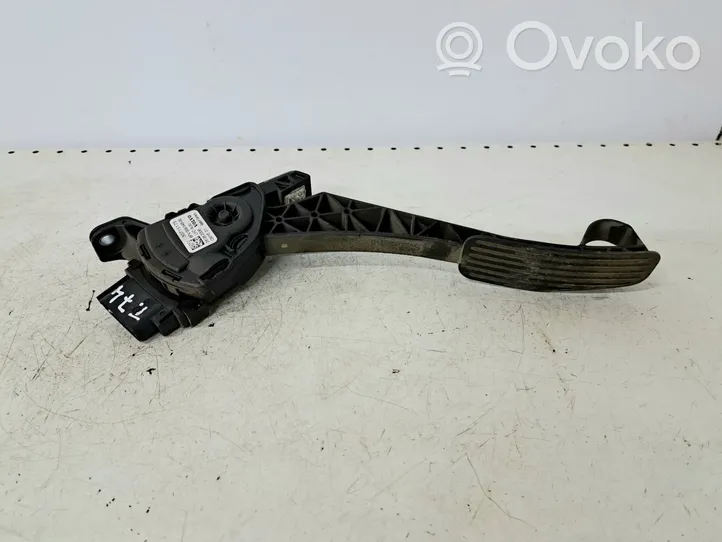 Volvo V70 Accelerator throttle pedal 30715175