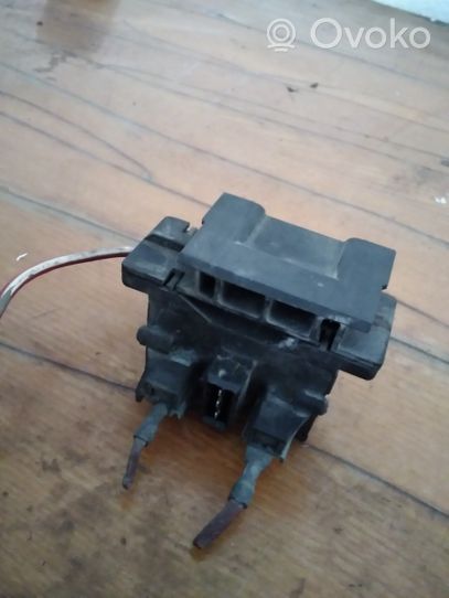 Volvo S70  V70  V70 XC Glow plug pre-heat relay 899064000