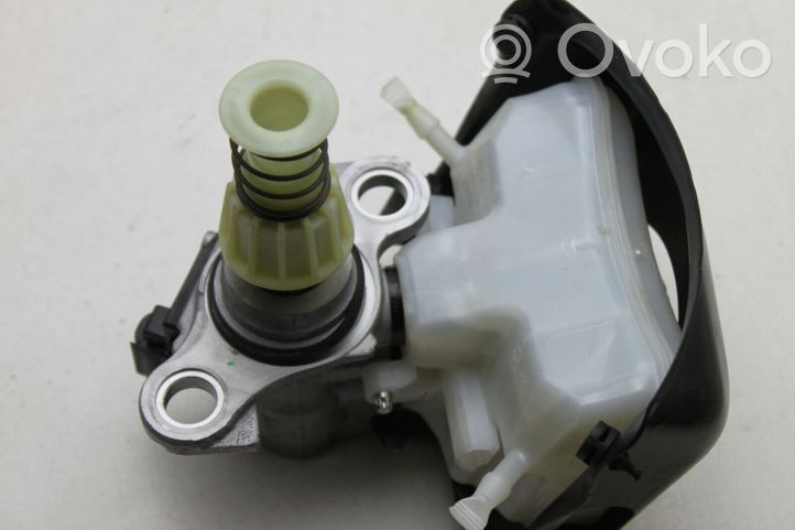 Audi A4 S4 B9 Główny cylinder hamulca 8W0611367