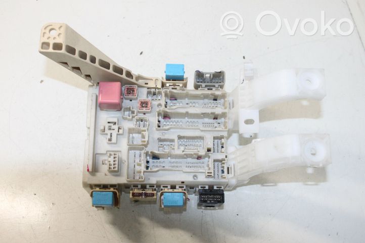 Toyota Urban Cruiser (XP110) Module de fusibles 8273052N00