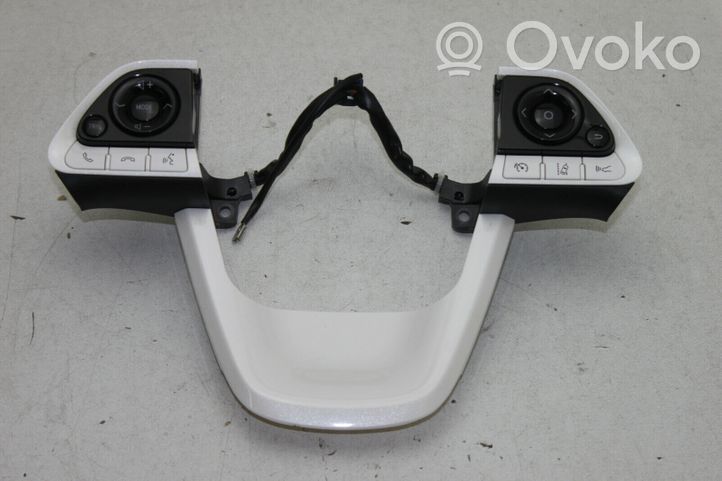 Toyota Prius (XW50) Boutons / interrupteurs volant 