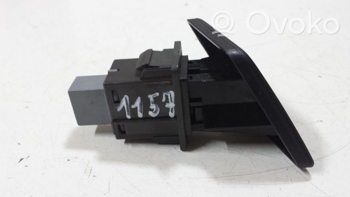 Toyota Yaris Botón interruptor de luz de peligro 843320D010