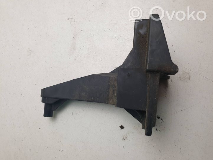 Volkswagen PASSAT B8 Soporte de montaje del radiador 4G0805201B