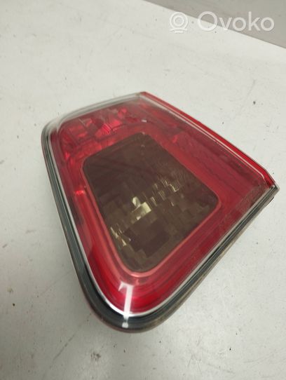 Toyota Avensis T270 Lampy tylnej klapy bagażnika 8158005090