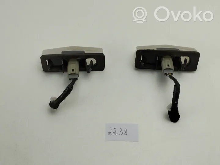 Toyota Prius (XW30) Lampa oświetlenia tylnej tablicy rejestracyjnej A045053