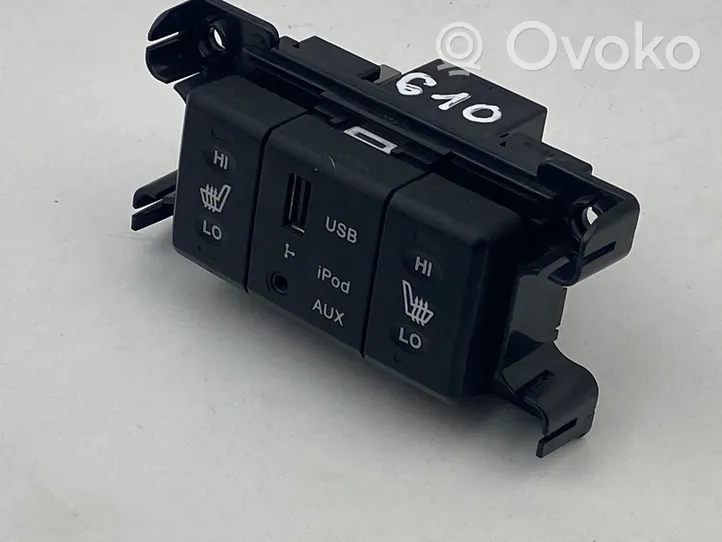 Hyundai Santa Fe Connettore plug in USB 961202B000
