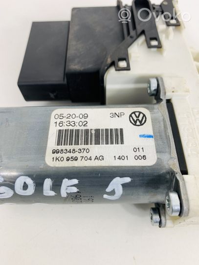 Volkswagen Golf V Aizmugurē loga pacēlāja motoriņš 1K0959704AG