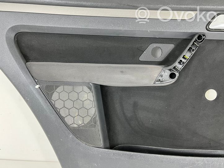 Volkswagen Touran I Takaoven verhoilu 1T0867211