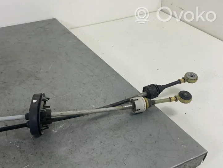 Opel Astra J Câble de changement de vitesse 13215325