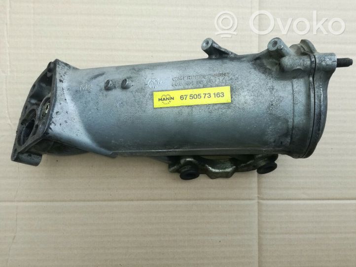 Mercedes-Benz E W124 Support de filtre à huile 6011840602