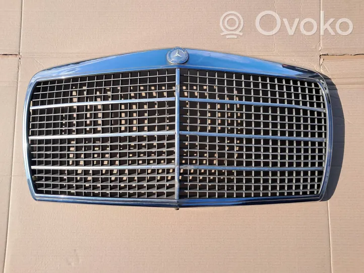 Mercedes-Benz COMPAKT W115 Atrapa chłodnicy / Grill 1158882285