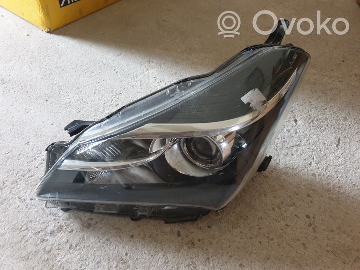 Toyota Yaris Lampa przednia 811700DA30