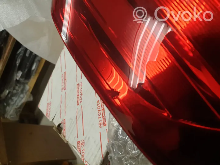 Toyota Avensis T270 Lampa tylna 8155005270