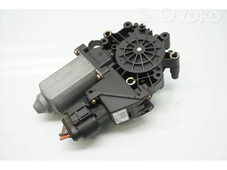 Audi A4 S4 B5 8D Motorino alzacristalli della portiera anteriore 8D0959801