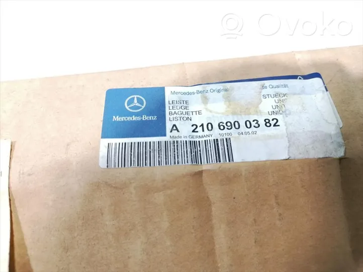 Mercedes-Benz E AMG W210 Etuoven lista (muoto) A2106900382