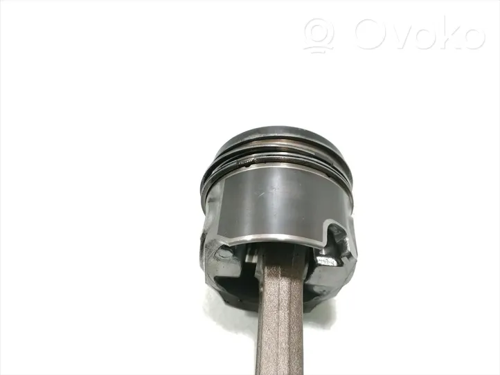 Mitsubishi Grandis Piston avec bielle 