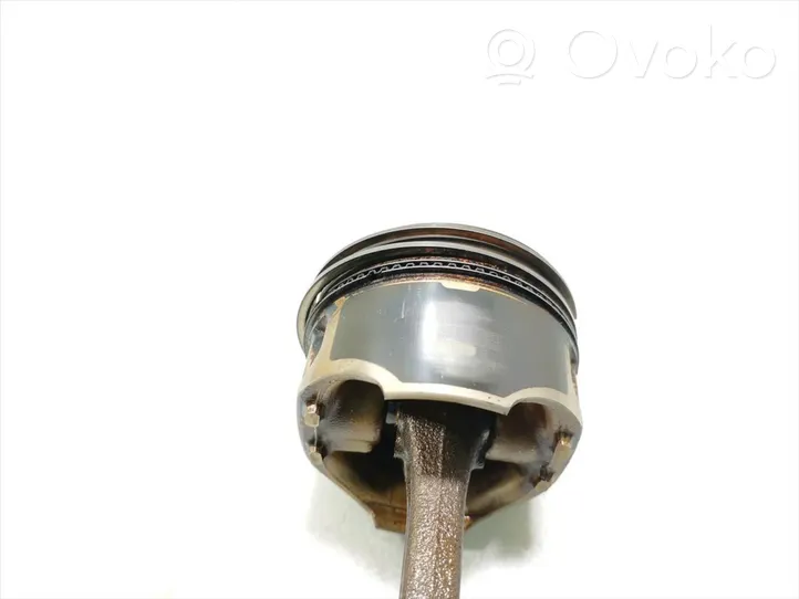 Renault Clio III Piston avec bielle RENAULT CLIO PETROL PISTO