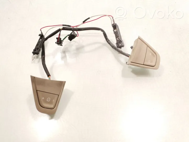 Renault Megane III Boutons / interrupteurs volant 6078268