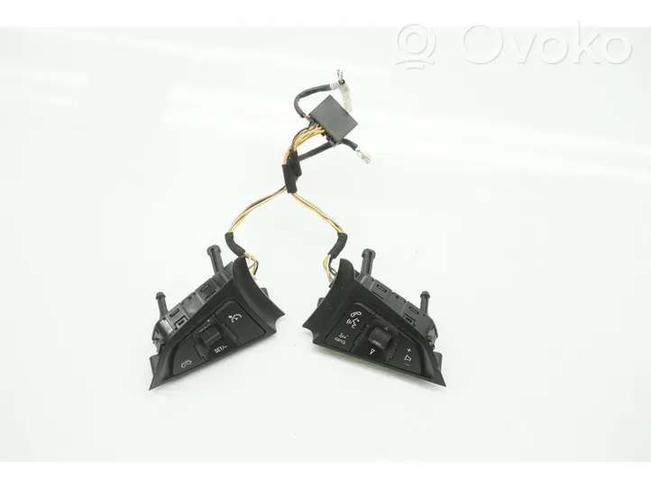 Opel Meriva B Przełącznik / Przycisk kierownicy 13268686