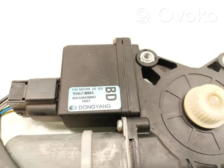 Opel Antara Moteur de lève-vitre de porte avant 96673004