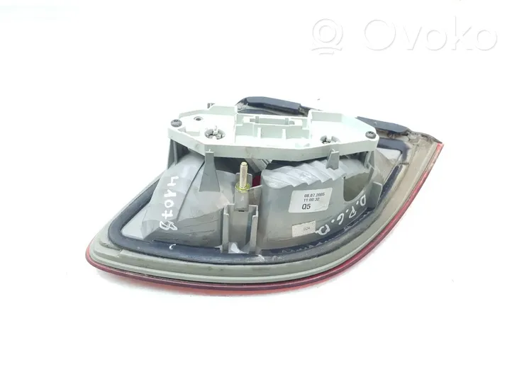 Mercedes-Benz E W211 Luci posteriori del portellone del bagagliaio A2118201464