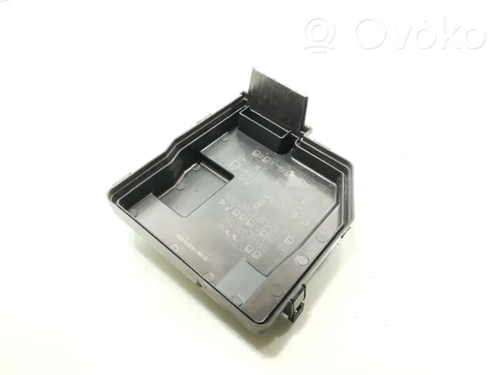 Honda CR-V Fuse box cover 