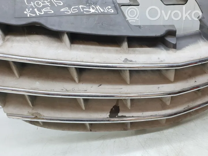 Chrysler Sebring (JS) Maskownica / Grill / Atrapa górna chłodnicy 0YW36TRMAB