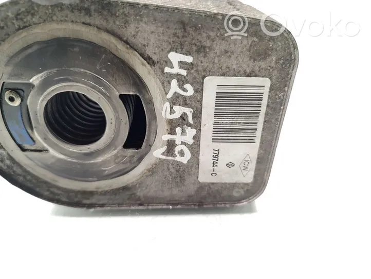 Nissan Qashqai Radiateur d'huile moteur 779744-C