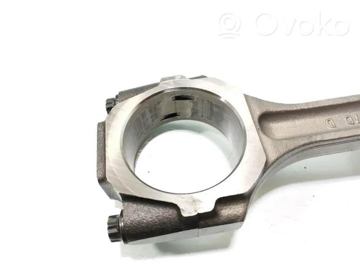 Hyundai Trajet Piston with connecting rod 