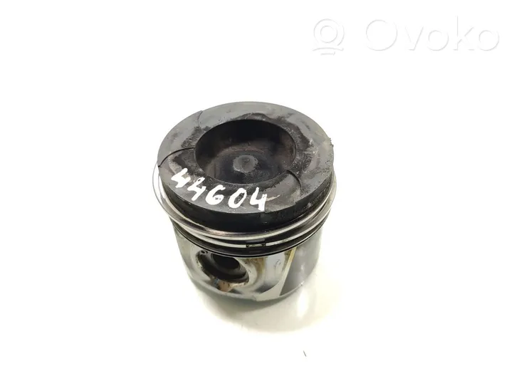 Nissan X-Trail T30 Piston 