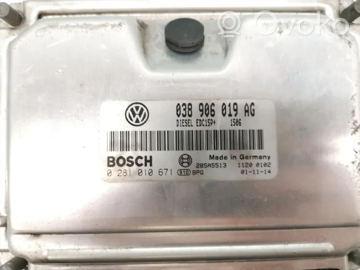 Volkswagen Polo Variklio valdymo blokas 038906019AG