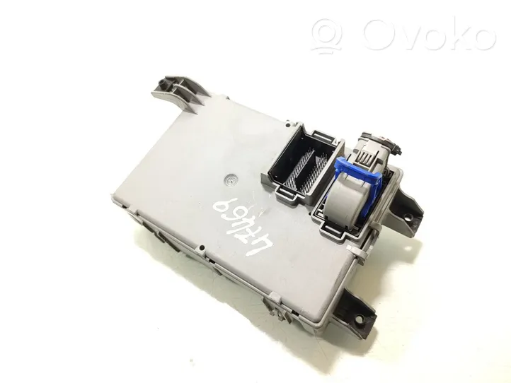 Peugeot Bipper Module de fusibles 01383881080