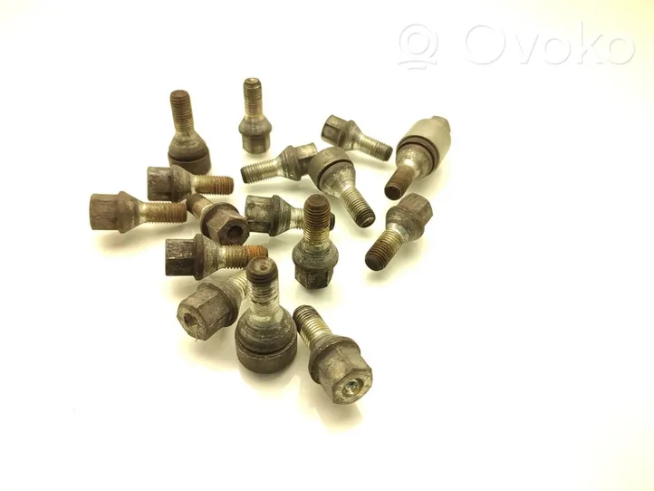 Opel Corsa D Anti-theft wheel nuts and lock 