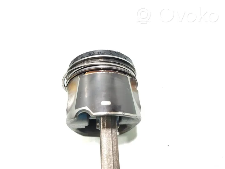 Volvo V40 Piston avec bielle 