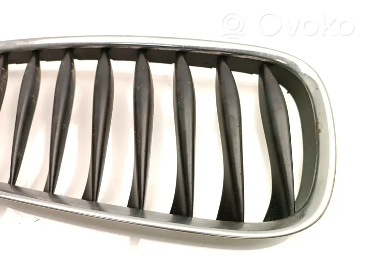 BMW Z4 E85 E86 Maskownica / Grill / Atrapa górna chłodnicy 7117760