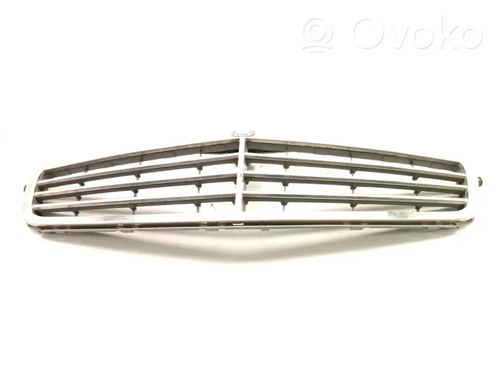 Mercedes-Benz C W204 Maskownica / Grill / Atrapa górna chłodnicy A2048801283