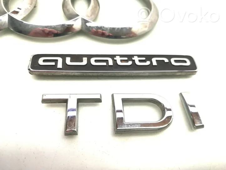 Audi A4 S4 B7 8E 8H Logo parafango 