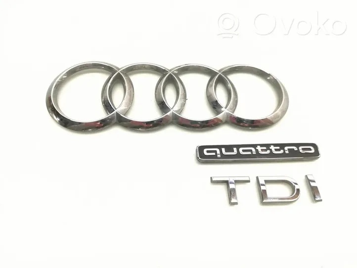 Audi A4 S4 B7 8E 8H Logo parafango 